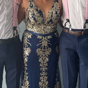 Dress was altered to fit a 5’2, wore once, no rips no stains